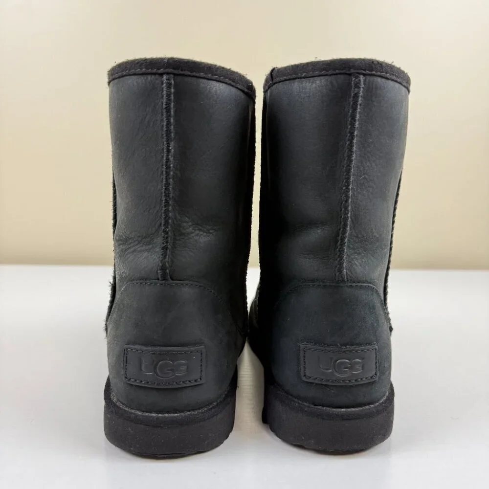 EUC UGG Classic Short II Waterproof Black Leather Boots S/N 1019646K
